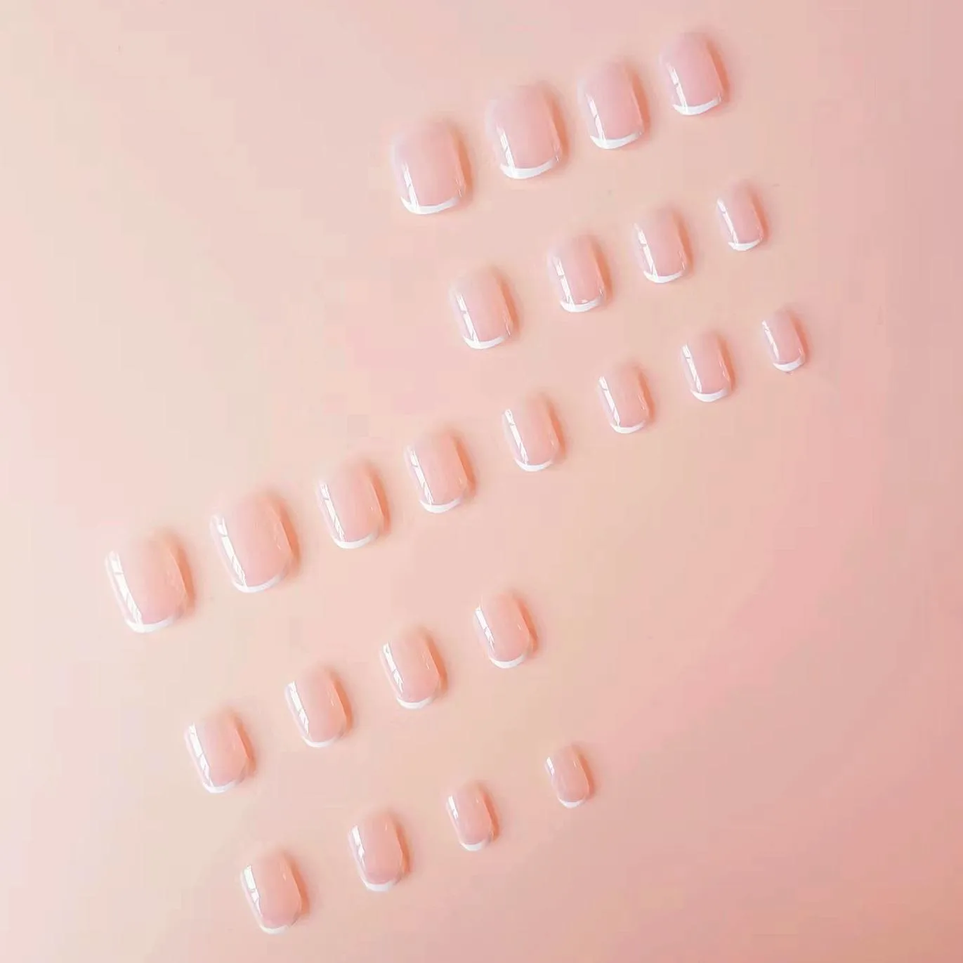 24Pcs Short French Minimalist Nails With White Edges detail image