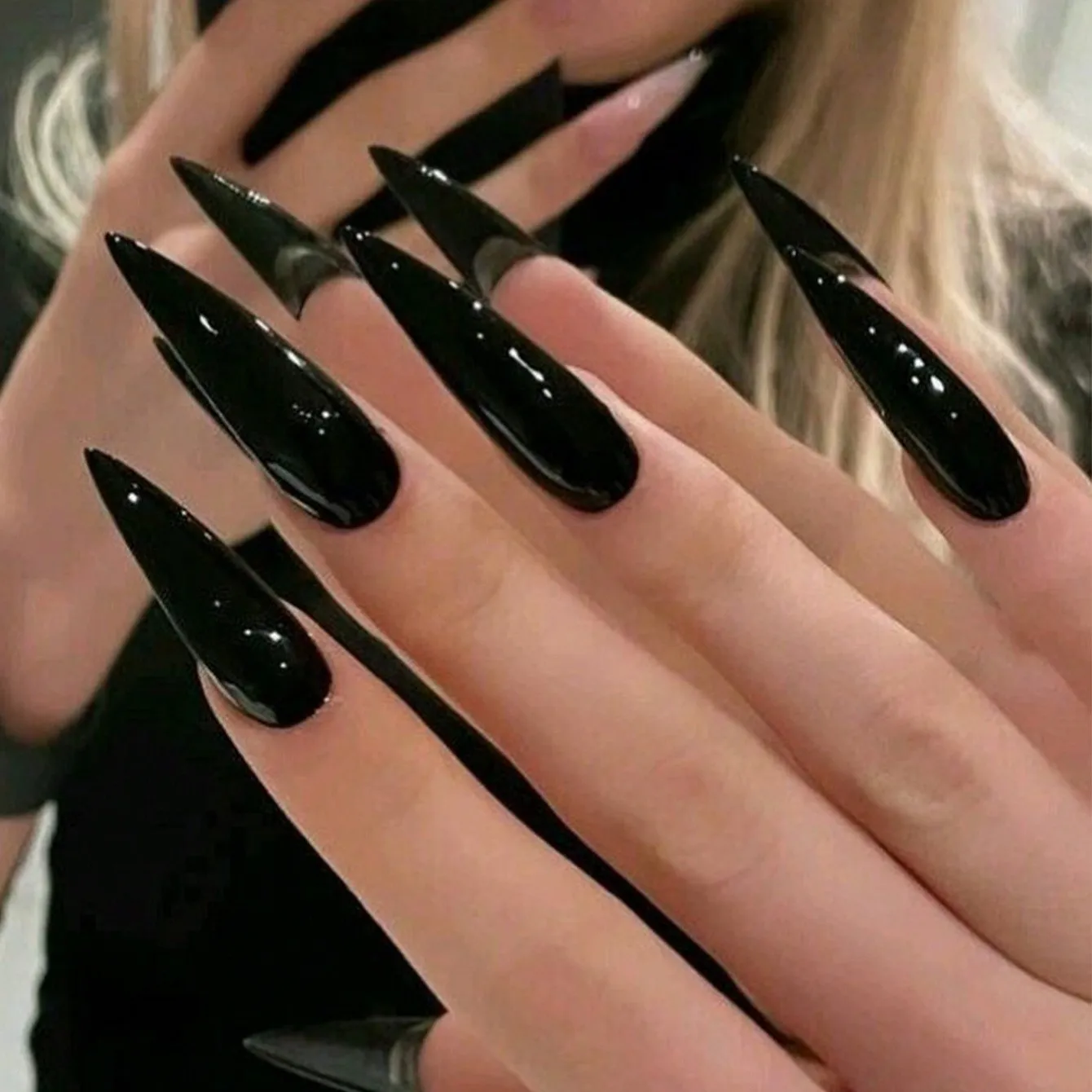 24pcs Long Stiletto Shaped Black False Nails Set detail image 2